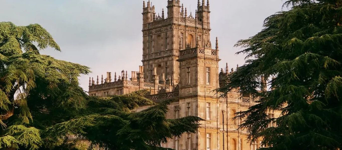 Το κάστρο Highclere της σειράς Downton Abbey στο Airbnb: Με 150 λίρες θα δειπνήσετε και με τον κόμη (φωτο)